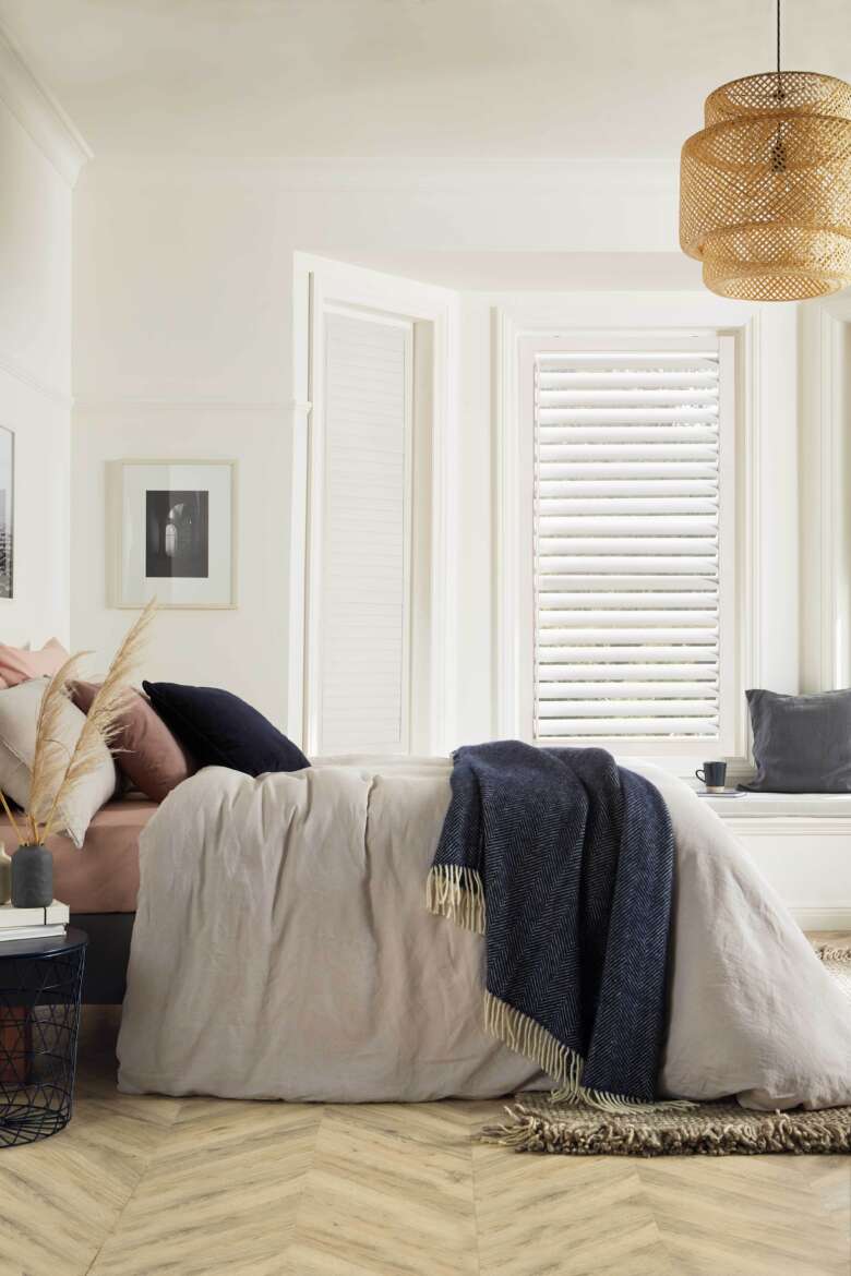 LL 2023 Perfect Fit Shutters Lite Cotton White Bed Web