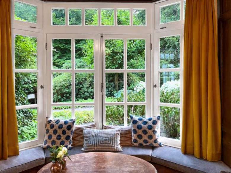 Bay window seat