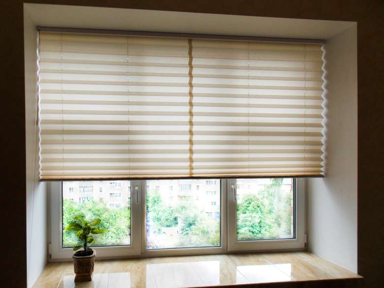Easy installation blinds