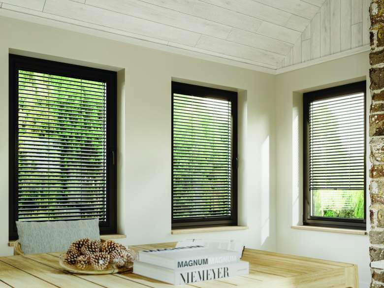 Perfect fit venetian blinds